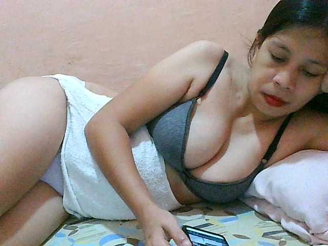 Yummyflirttits69 live cam preview
