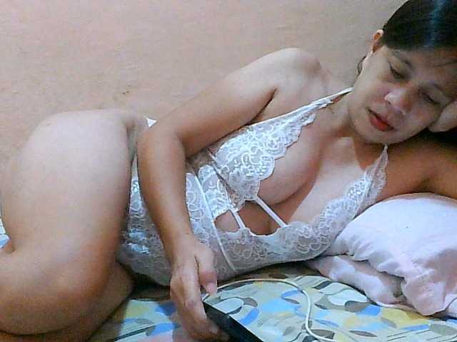 Yummyflirttits69 live cam on BongaCams