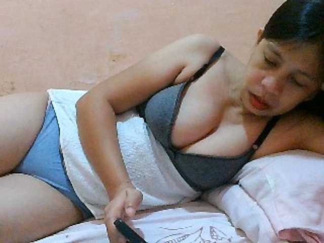 Yummyflirttits69 live cam on BongaCams