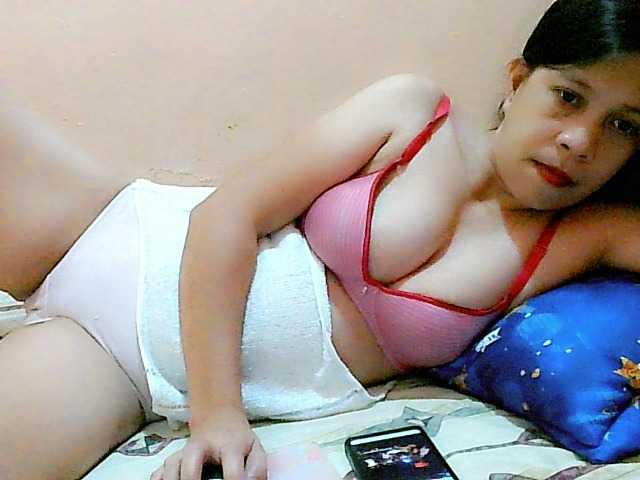 Yummyflirttits69 live cam on BongaCams