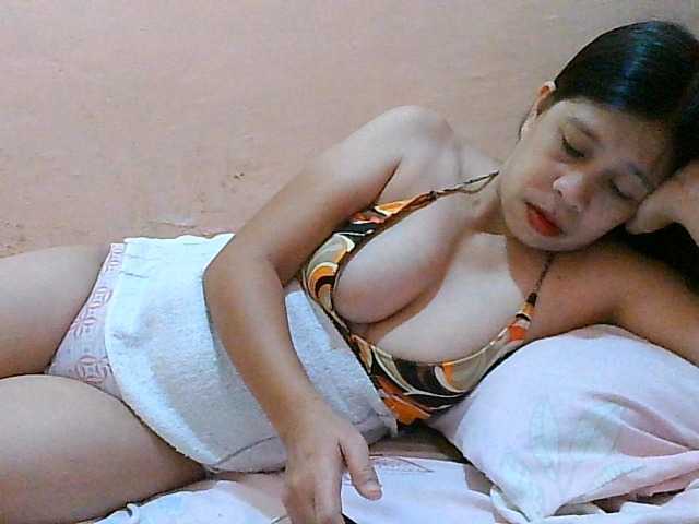 Yummyflirttits69 live cam on BongaCams