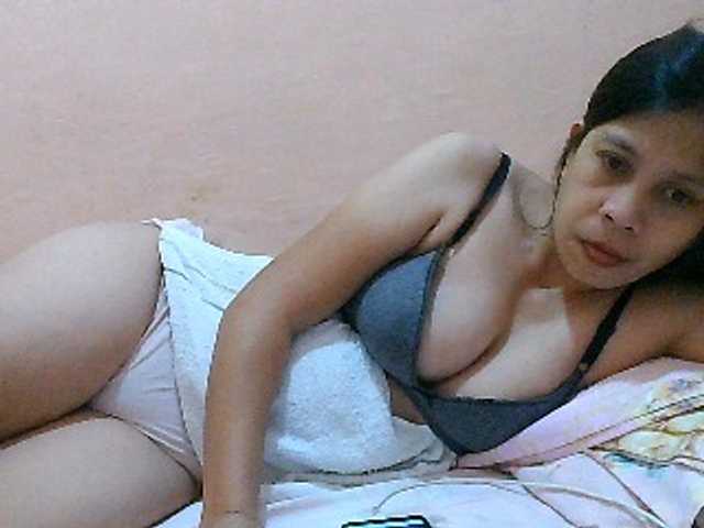 Yummyflirttits69 live cam on BongaCams