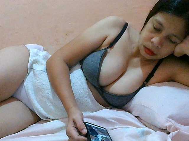 Yummyflirttits69 live cam on BongaCams