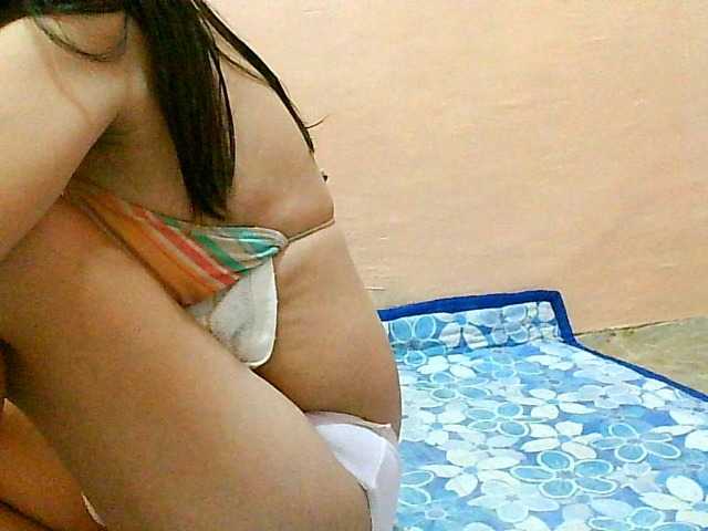 Yummyflirttits69 live webcam show