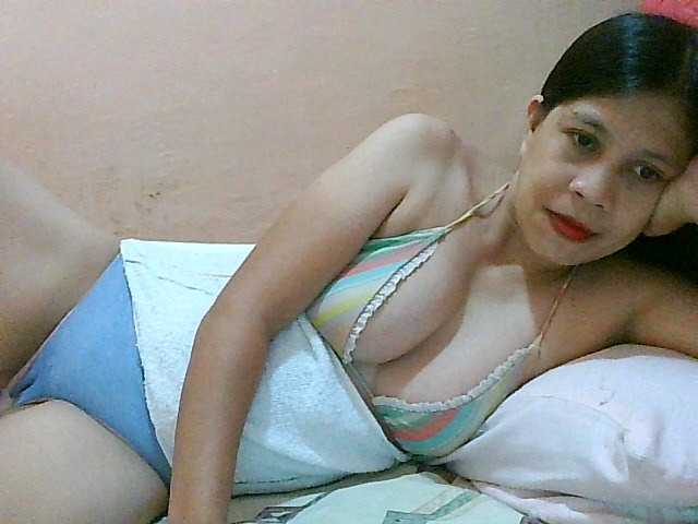 Yummyflirttits69 live cam on BongaCams