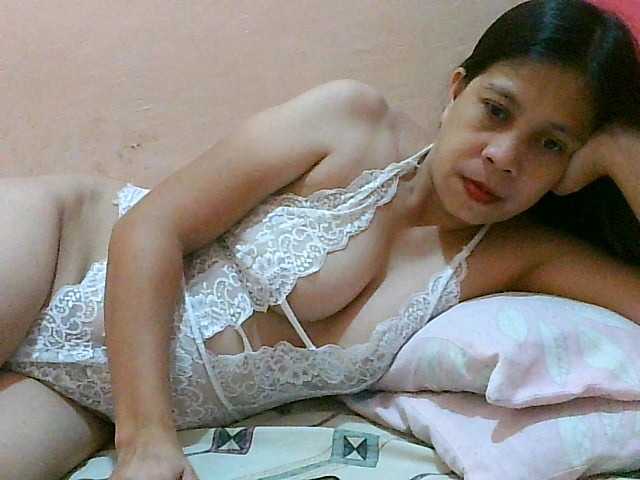 Yummyflirttits69 live cam preview