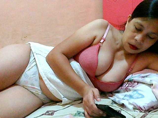 Yummyflirttits69 live cam on BongaCams