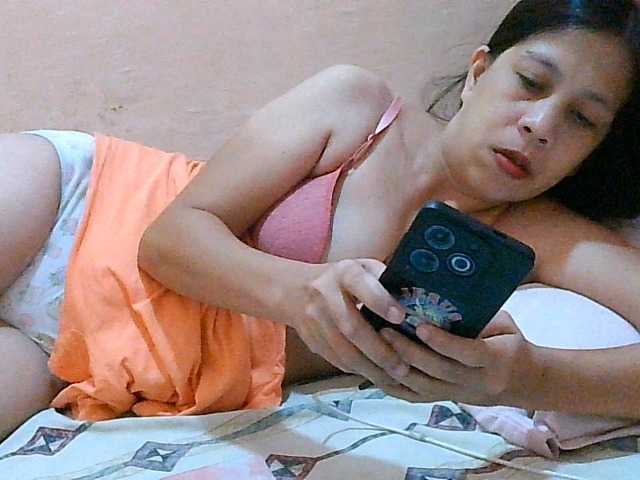 Yummyflirttits69 live cam preview