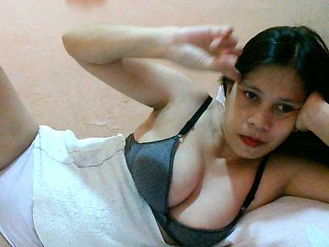 Yummyflirttits69 live cam on BongaCams