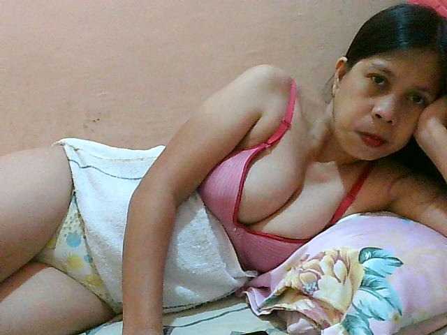 Yummyflirttits69, en vivo ahora en BongaCams