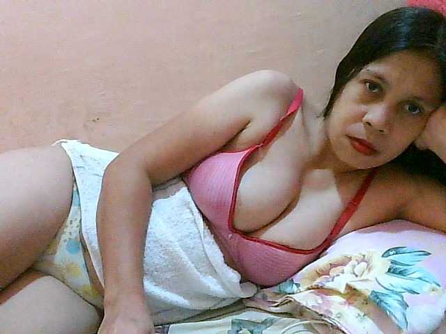 Yummyflirttits69 live cam on BongaCams