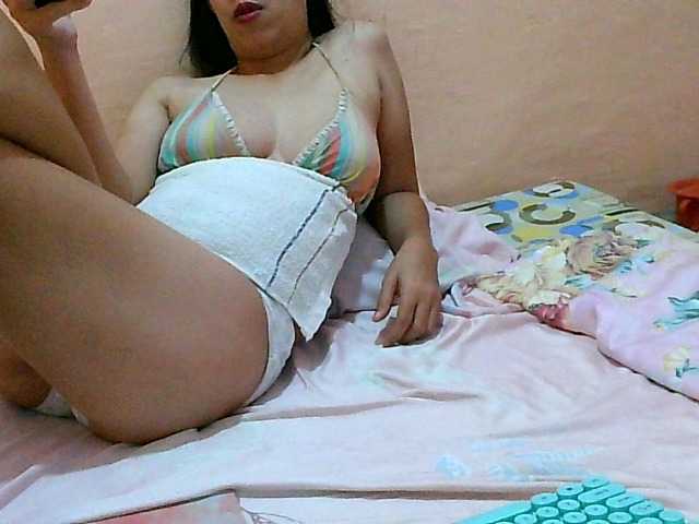 Yummyflirttits69 live cam