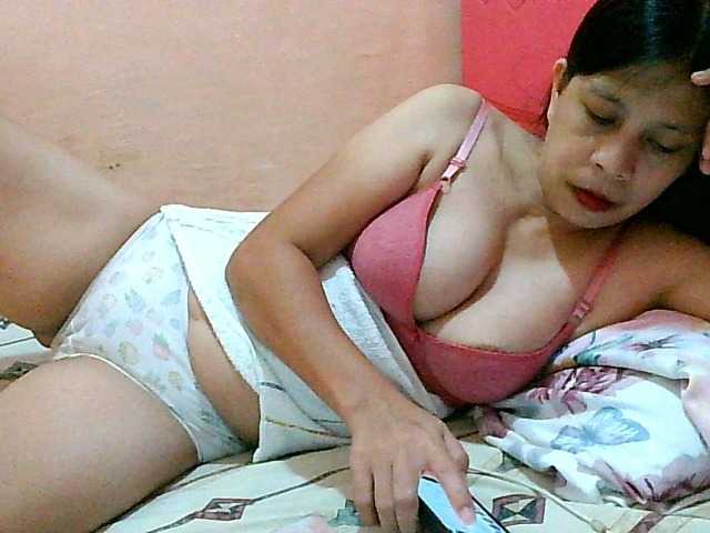 Yummyflirttits69 live cam on BongaCams