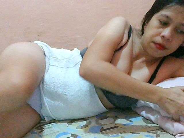 Yummyflirttits69 live cam on BongaCams