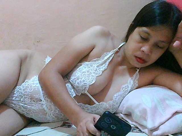 Yummyflirttits69 live cam preview