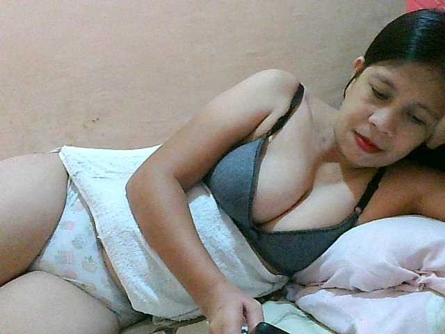 Yummyflirttits69 live cam preview