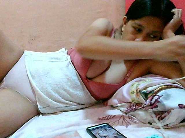 Yummyflirttits69 live cam on BongaCams