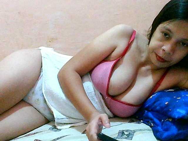 Yummyflirttits69 live cam on BongaCams