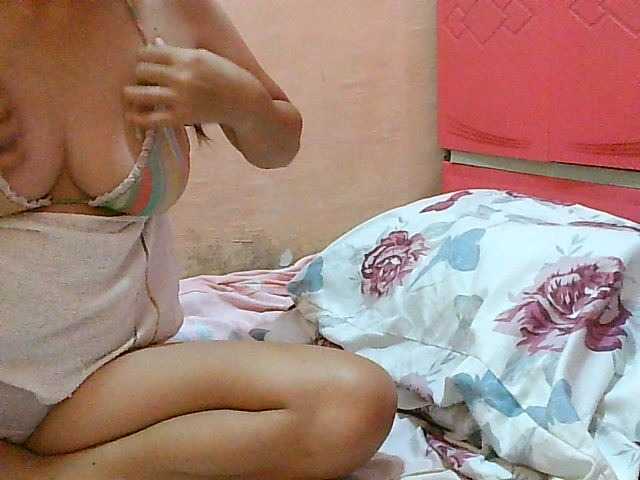 Yummyflirttits69 live cam on BongaCams