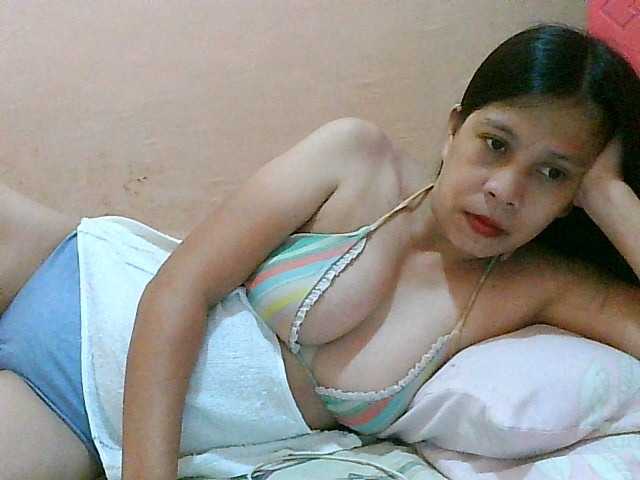 Yummyflirttits69 live cam on BongaCams