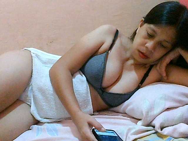 Yummyflirttits69 live cam preview