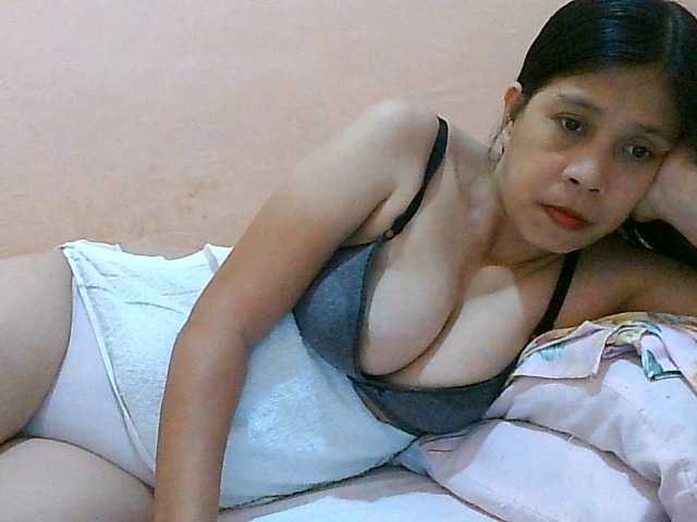 Yummyflirttits69 live cam on BongaCams