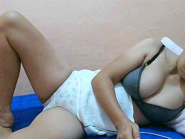 Yummyflirttits69 webcam