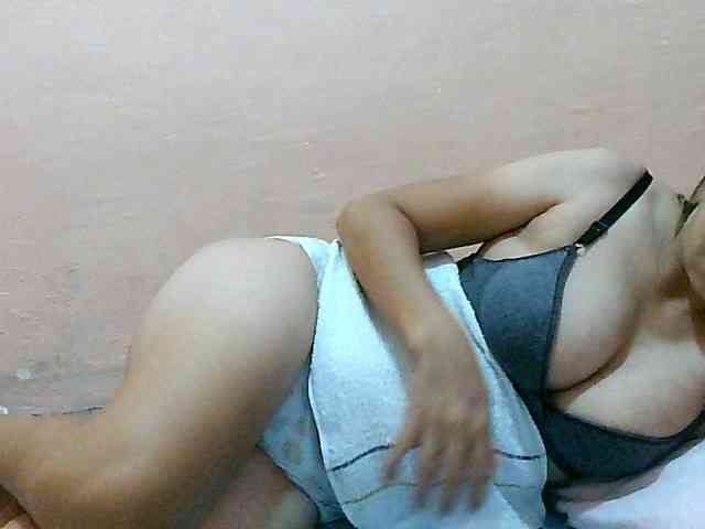 Yummyflirttits69 webcam