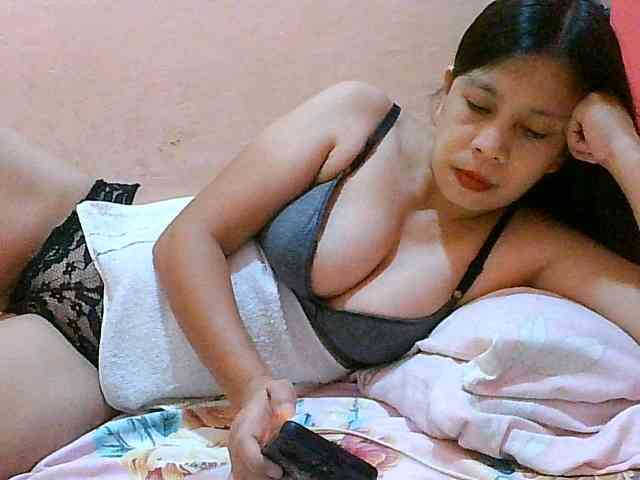 Yummyflirttits69 webcam