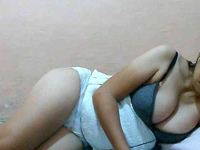 Yummyflirttits69 webcam