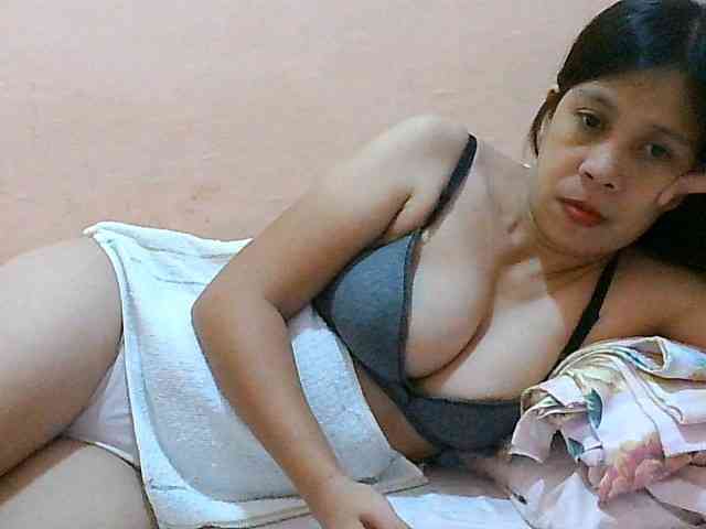 Yummyflirttits69 webcam