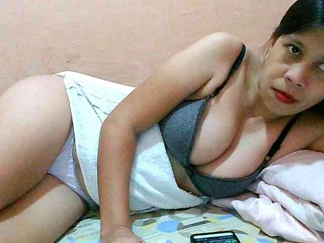 Yummyflirttits69 webcam