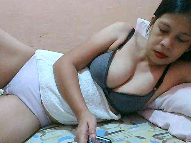 Yummyflirttits69 webcam