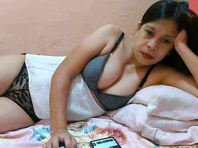 Yummyflirttits69 webcam