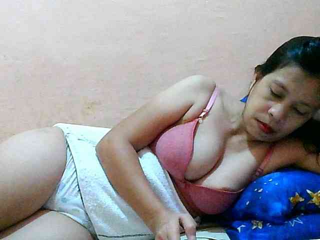 Yummyflirttits69 webcam