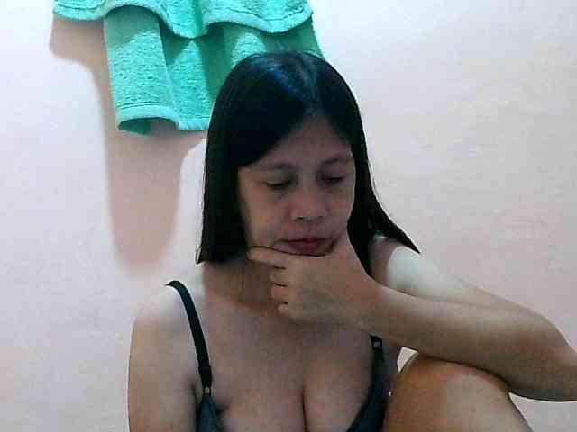 Yummyflirttits69 webcam