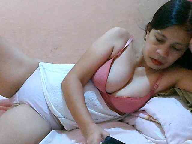 Yummyflirttits69 webcam