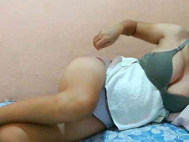 Yummyflirttits69 webcam