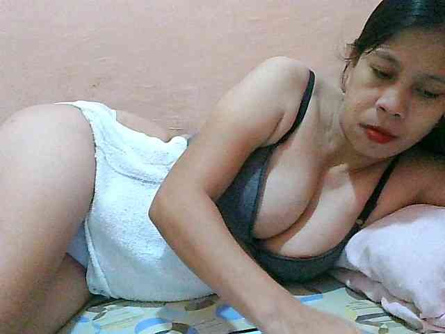 Yummyflirttits69 webcam