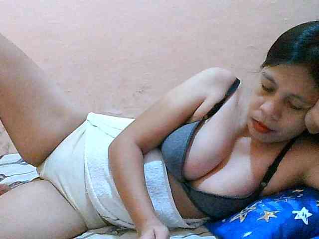 Yummyflirttits69 webcam
