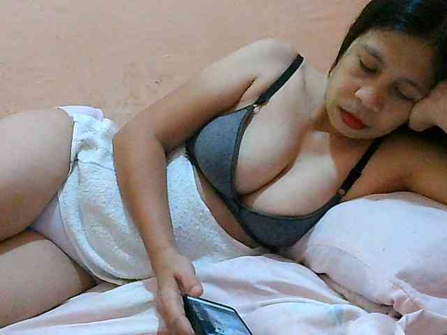 Yummyflirttits69 webcam