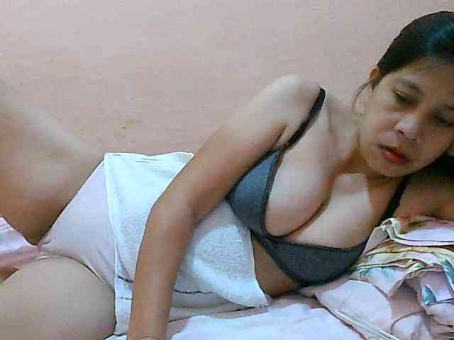 Yummyflirttits69 webcam