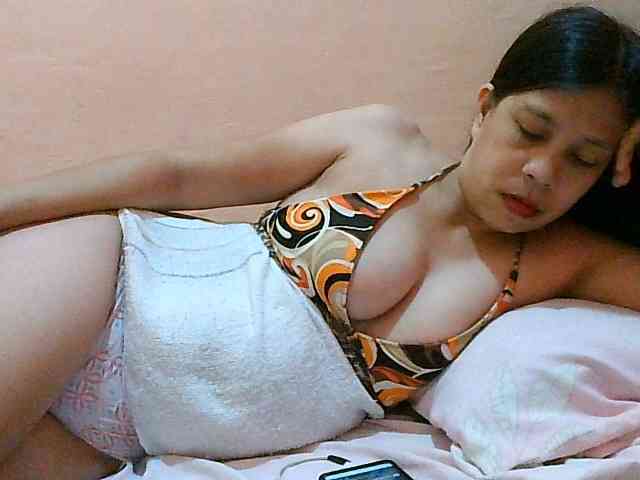 Yummyflirttits69 webcam