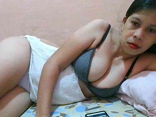 Yummyflirttits69 webcam