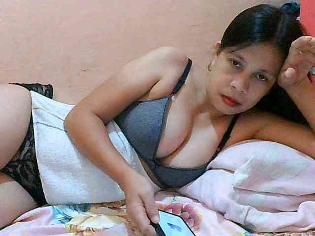 Yummyflirttits69 webcam
