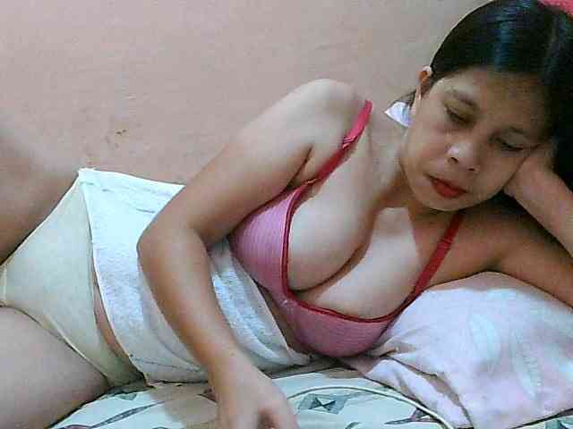 Yummyflirttits69 webcam