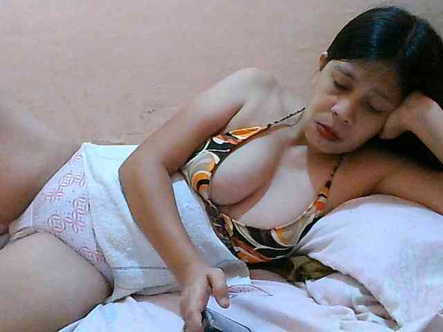 Yummyflirttits69 webcam