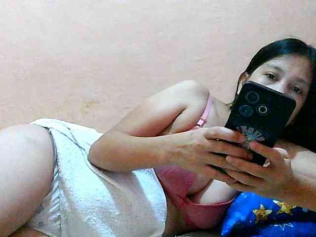 Yummyflirttits69 webcam