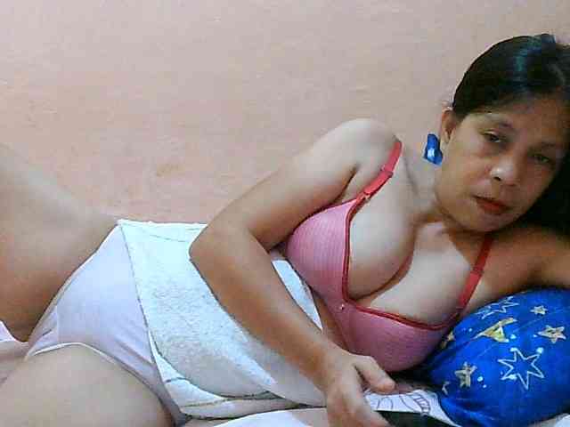 Yummyflirttits69 webcam