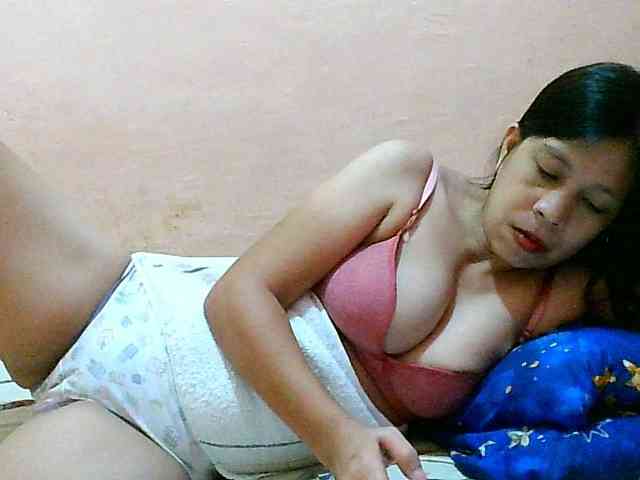 Yummyflirttits69 webcam